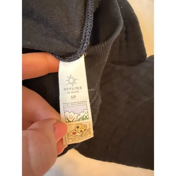 Offline by Aerie Hoodie Quilted Cropped Warm Black Pullover Cozy Small - Picture 4 of 8